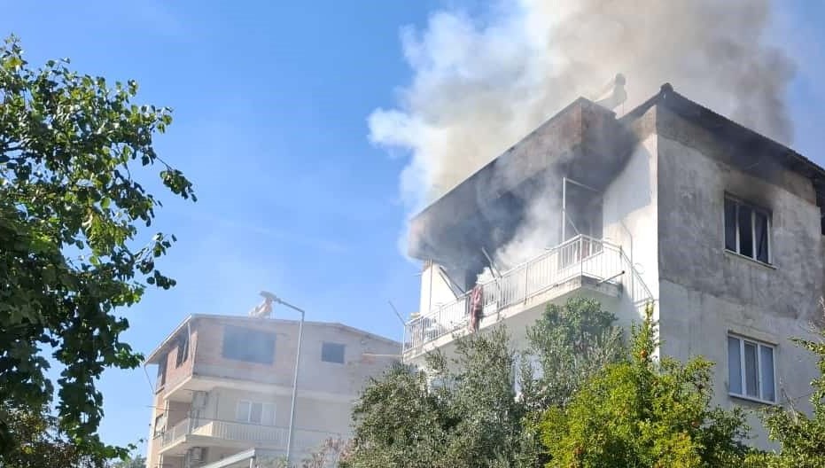 aydinda ev yangini 2 cocuk dumandan etkilendi jSwg4X41