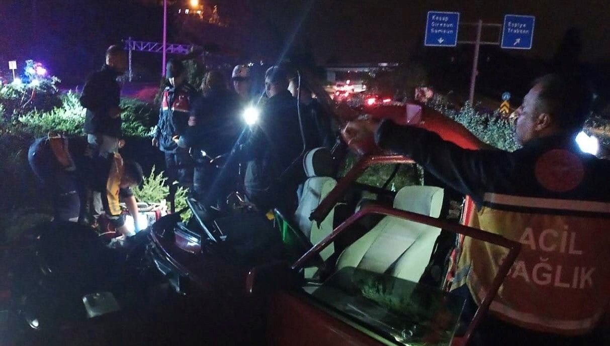 otomobil tira arkadan carpti 1 olu 3 yarali EDDc9AcA