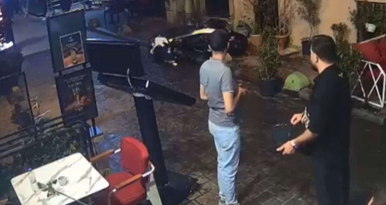 taksimde kapisinin onune park edilen motosiklete yapmadigi kalmadi ciTVHBil