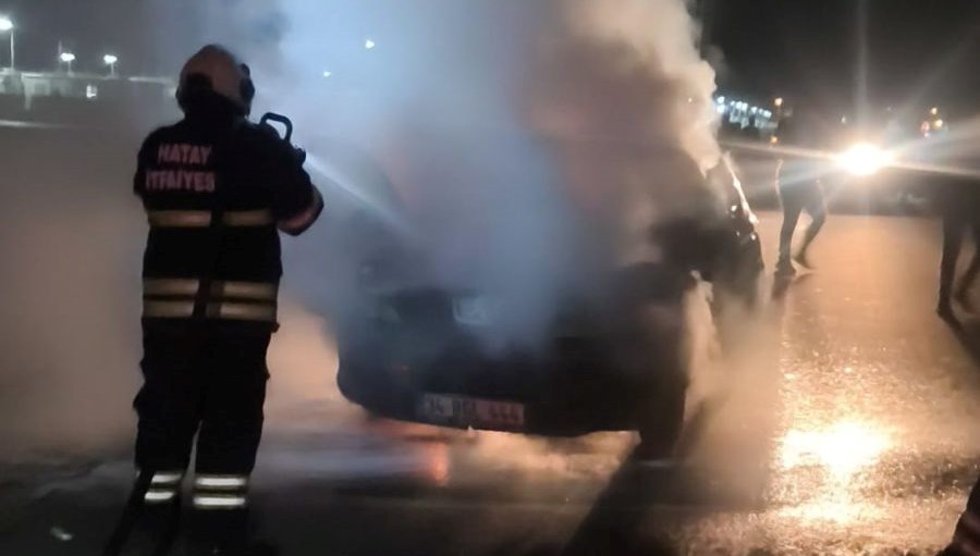 antakyada otomobil alev alev yandi k8UP1Lqm.jpg