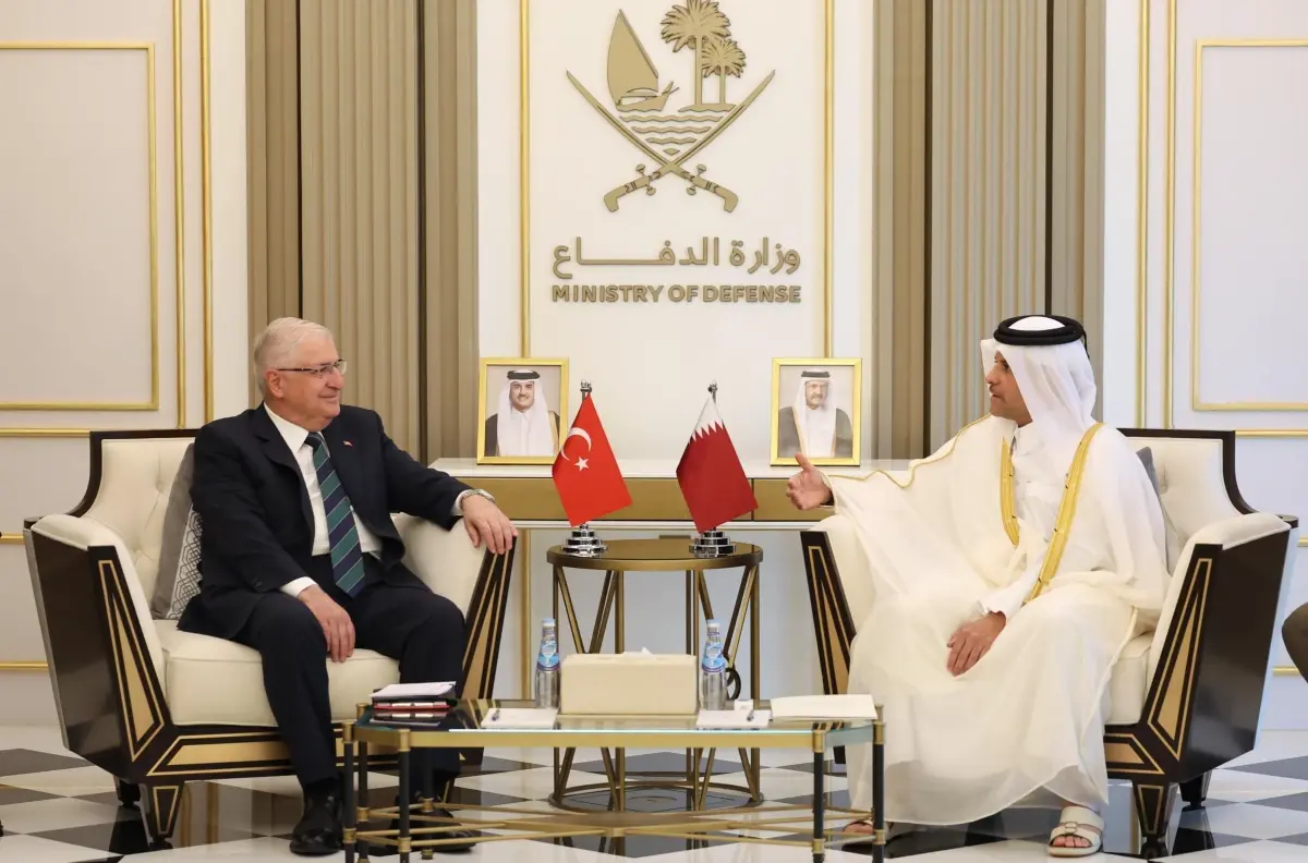 bakan guler katarda savunma bakani ile gorustu WUqd54Sl
