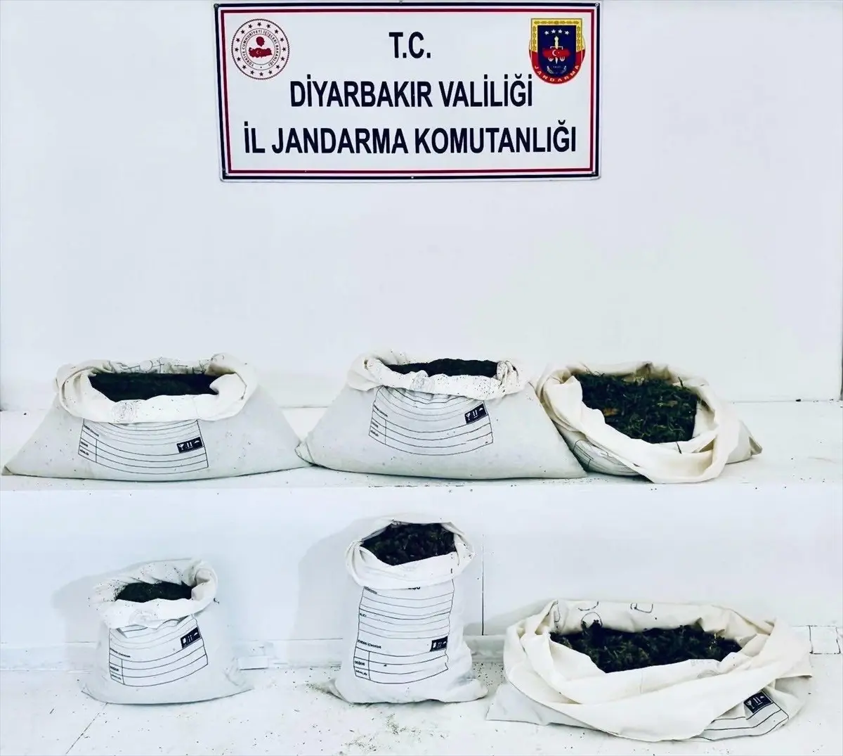 diyarbakirda uyusturucu operasyonu 4aFFBReN