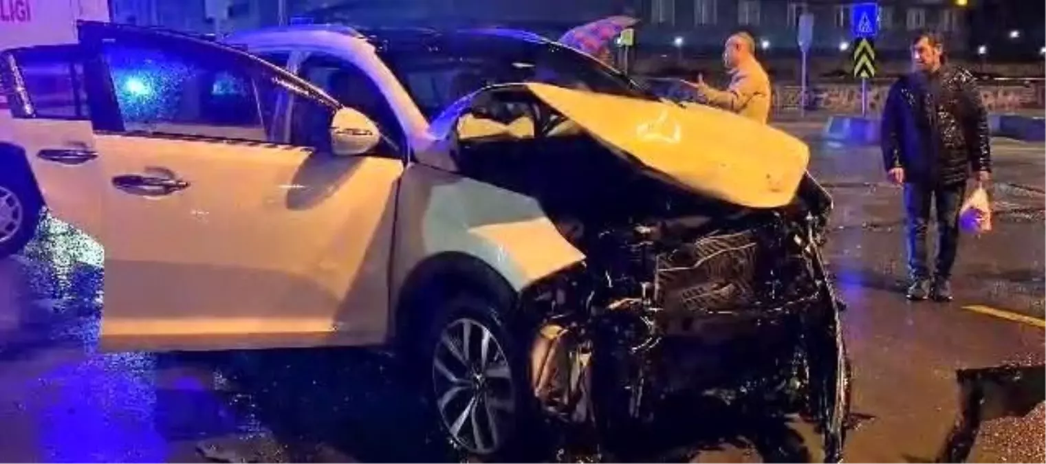 erzurumda otomobil ve halk otobusu carpisti 1 yarali dRtzZAMF.jpg