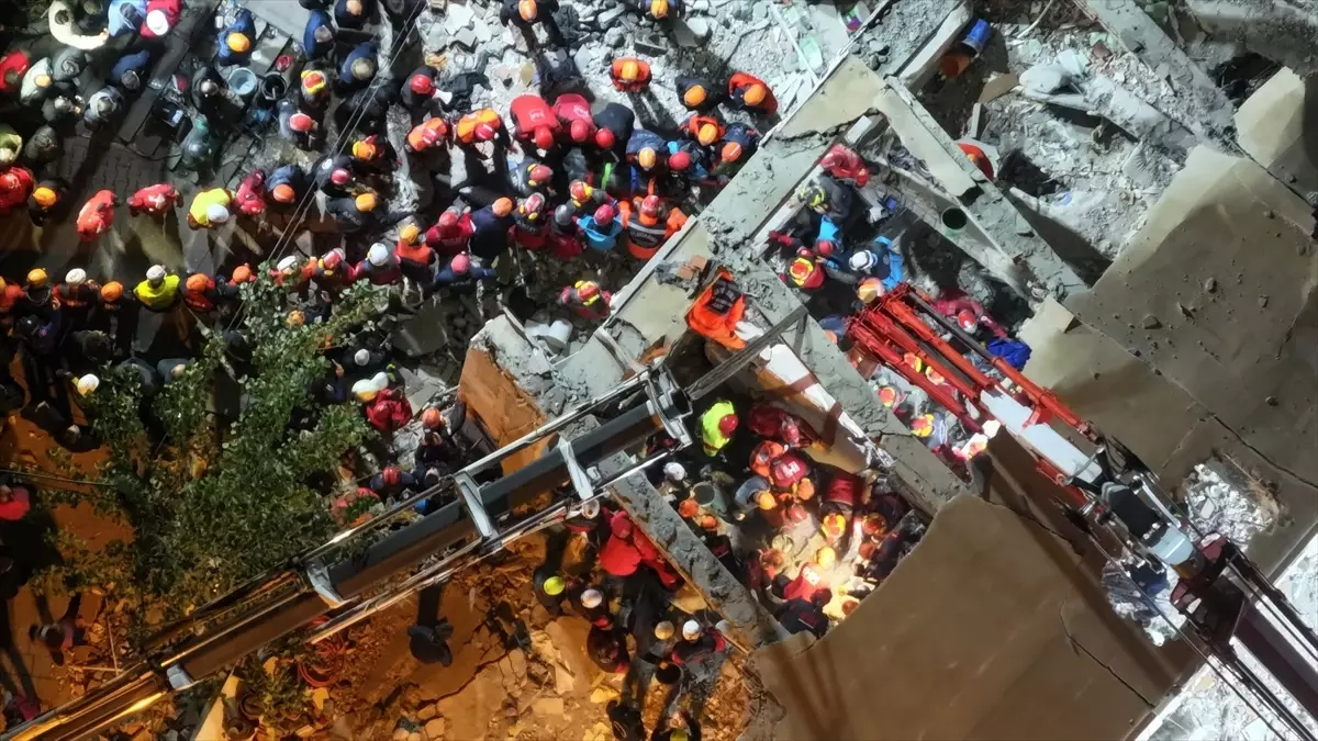 gebzede coken binadan 4 ceset cikti IAWBZtS3.jpg