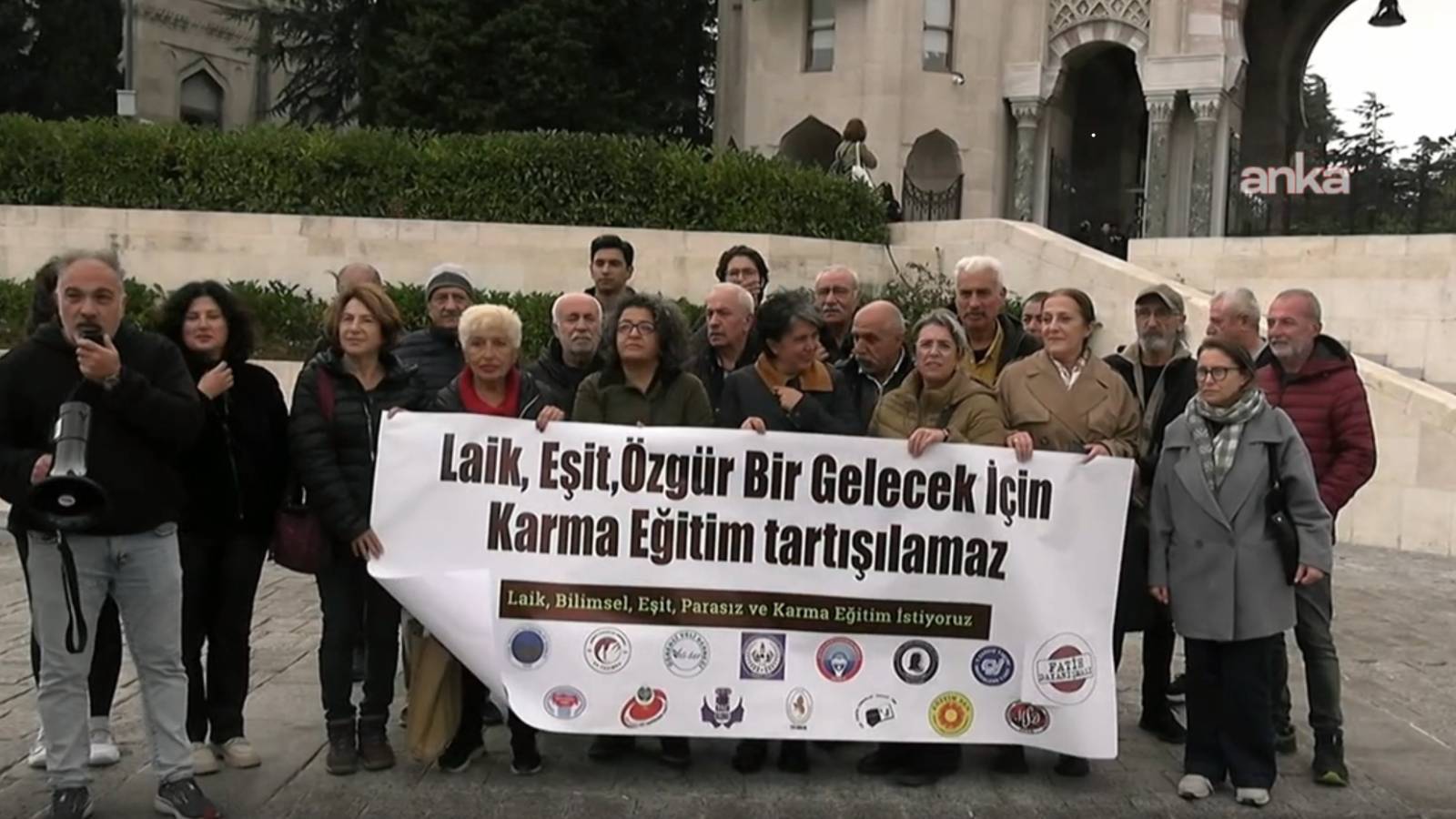 istanbulda dunya kiz cocuklari gunu eylemi kamusal egitim hakki mucadelemizden vazgecmeyecegiz karma egitimi tartistirmayacagiz hiVkbCuz