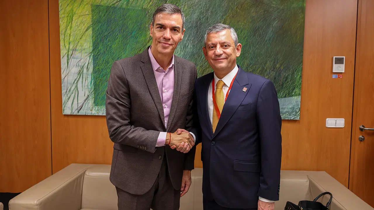 ozgur ozel ispanya basbakani pedro sanchez ile bir araya geldi NQ9mIqxa