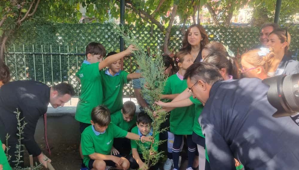 sehit ogretmen adinin verildigi okulda anildi pGUI8PU7.jpg