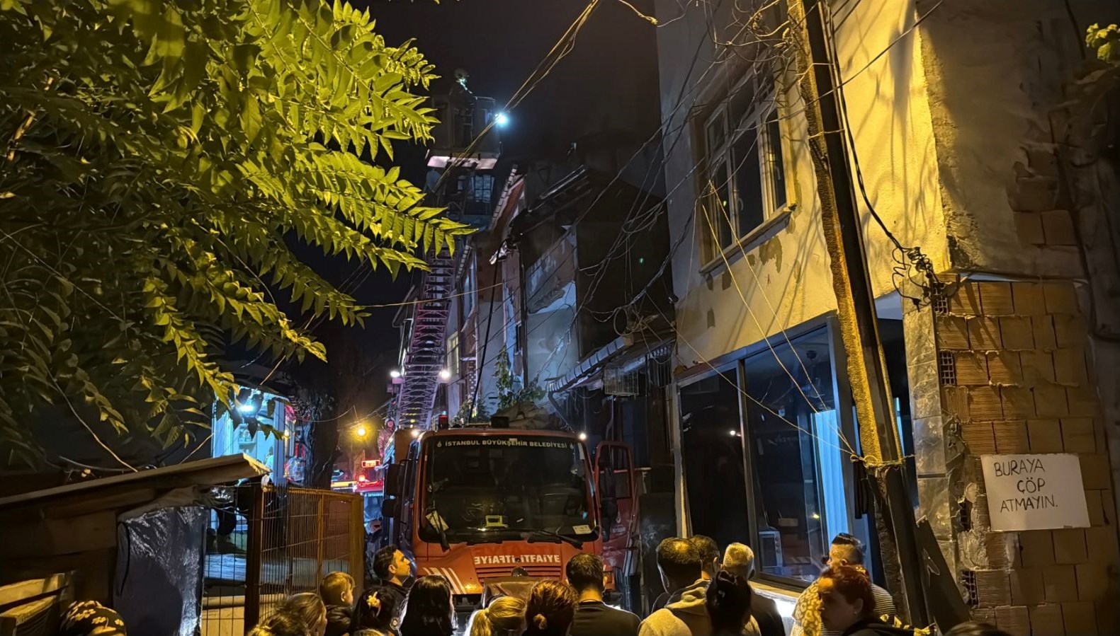 sislide cati katindaki yangin panik yaratti J4BvJF2y