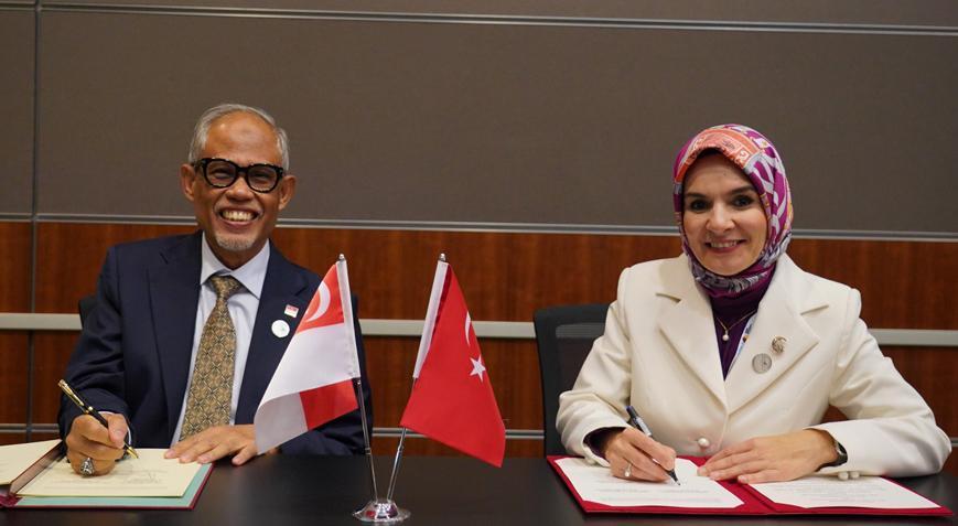 bakan goktas turkiyenin doha buyukelciligini ziyaret etti XeP558hT.jpg