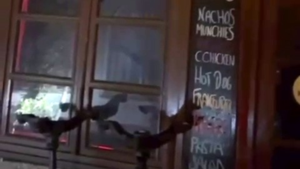 izmirde eglence mekanina silahli saldiri wxrYwAPX.jpg