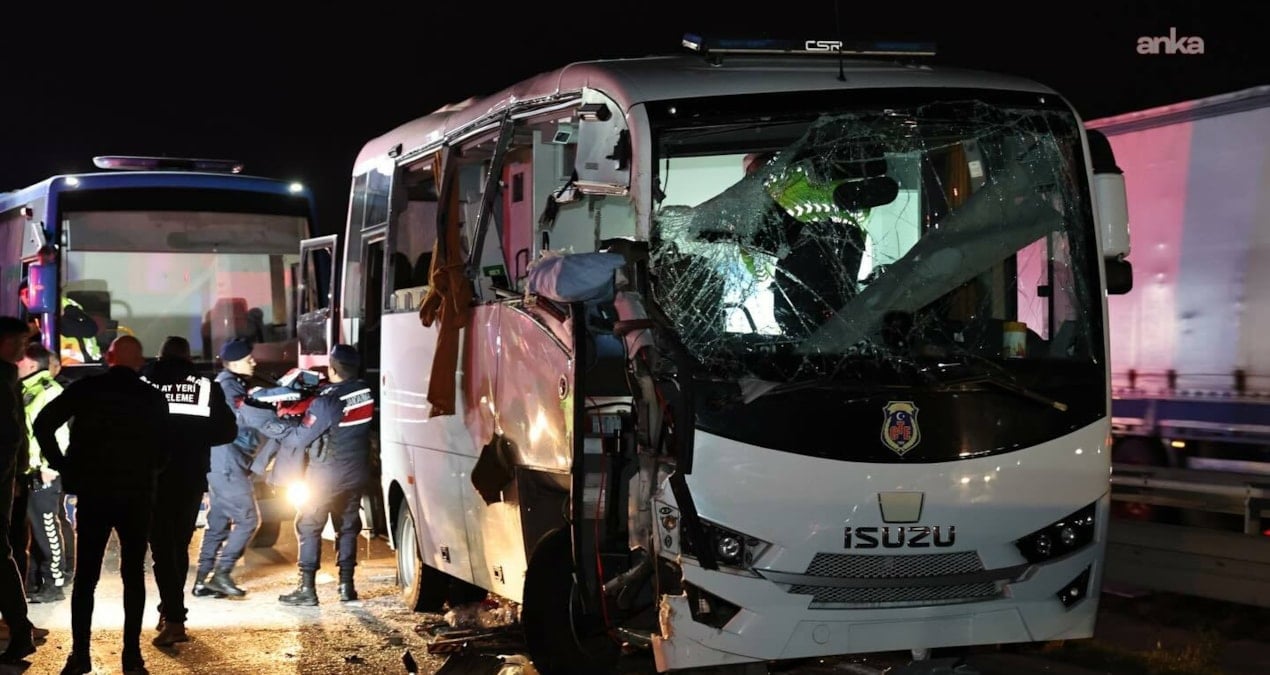 Cezaevi nakil aracı kaza yaptı: çok sayıda yaralı var