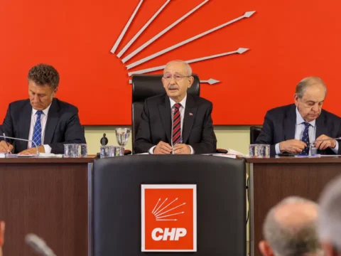 CHP’de Olağanüstü MYK Toplantısı: İhraçlar Gündemde
