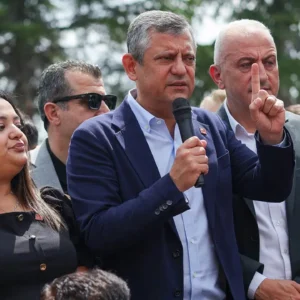 Özgür Özel Burdur’da: Gerekirse portakal kasasını çevirir, üstüne çıkar, halka ulaşırız!
