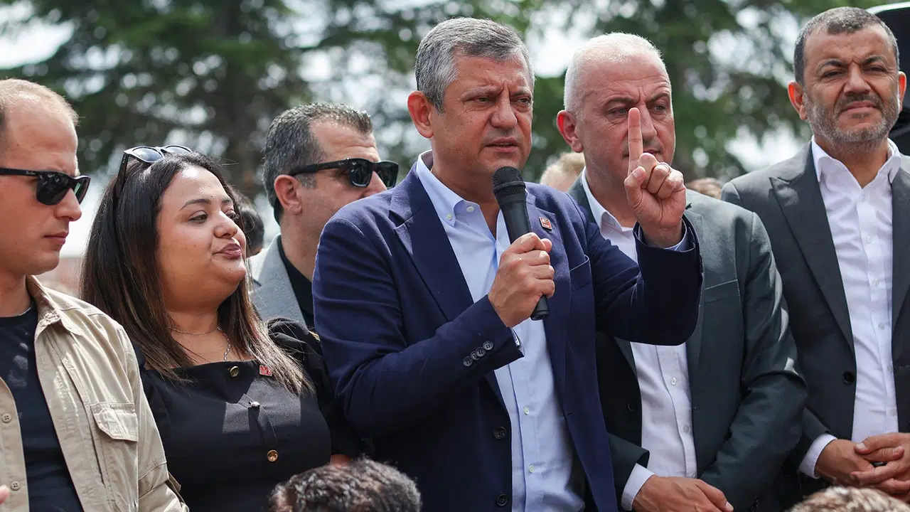 Özgür Özel Burdur’da: Gerekirse portakal kasasını çevirir, üstüne çıkar, halka ulaşırız!