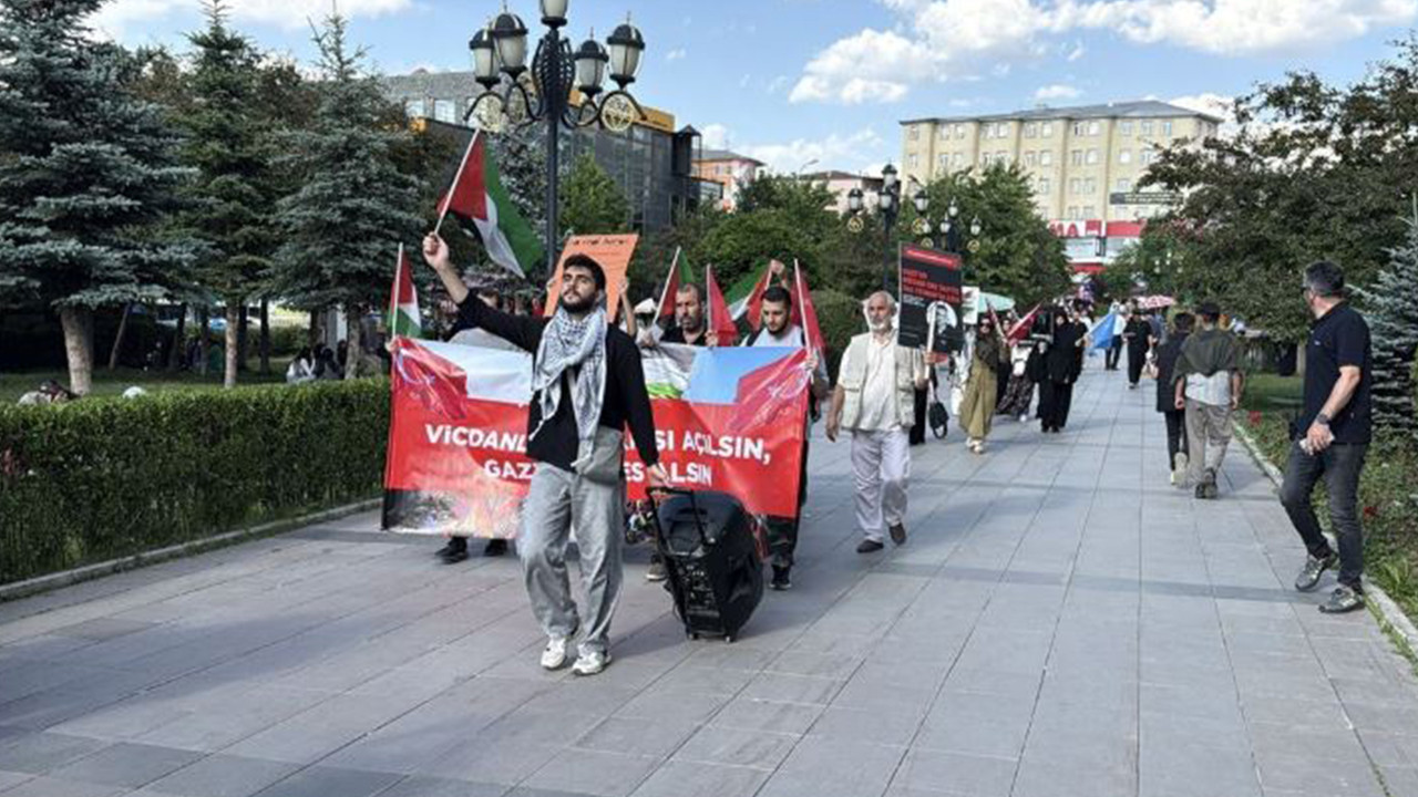 Erzurum’da sağlıkçılar Gazze için sessiz yürüyüşlerini 141’inci haftada sürdürdü Haber gorseli