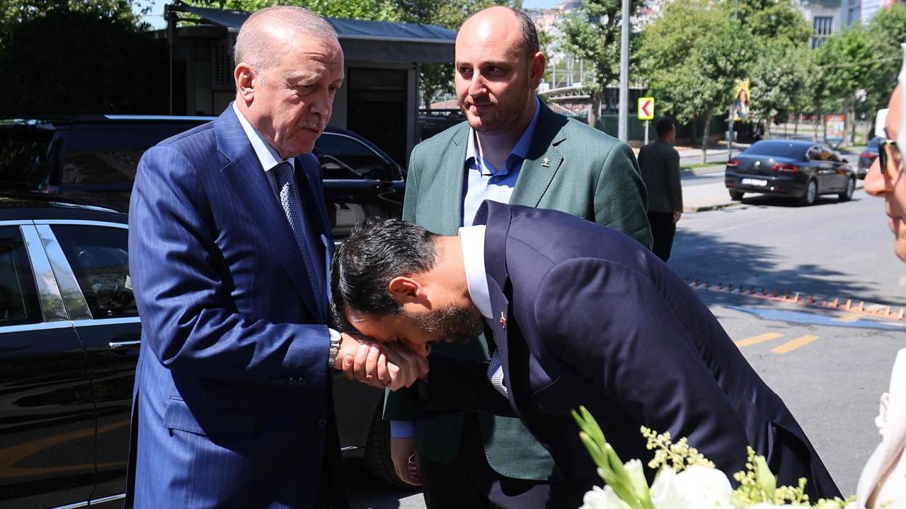Cumhurbaşkanı Erdoğan, AK Parti İstanbul İl Başkanlığını ziyaret etti Img